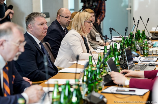 Posiedzenie Komisji Ochrony Środowiska, Zasobów Naturalnych i Leśnictwa z udziałem ministry klimatu i środowiska Pauliny Hennig-Kloski