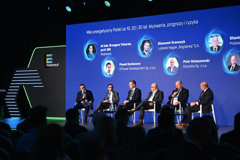 Panel dyskusyjny prowadzony przez dr hab. Grzegorza Tchorka podczas III edycji konferencji e-magazyny.pl
