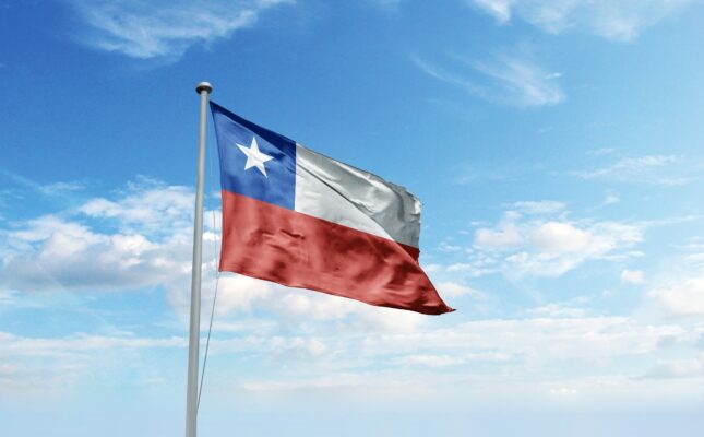 Chilijska grupa Mack Energy otrzymała zgodę na budowę magazynu energii Black BESS o pojemności 1,4 GWh. Poznaj szczegóły inwestycji wartej 220 mln dolarów.