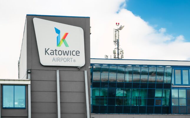 Tauron i lotnisko w Pyrzowicach zacieśniają współpracę. Dowiedz się, jak gwarancje pochodzenia energii pomagają redukować ślad węglowy kluczowego portu cargo w Polsce.