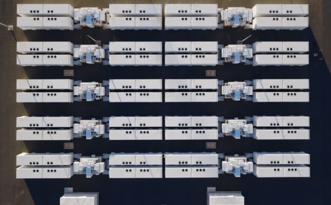 Nowy magazyn energii BESS Apeldoorn od Encavis już działa. Dowiedz się, jak technologia CATL i Alfen wspiera integrację OZE w holenderskim systemie.