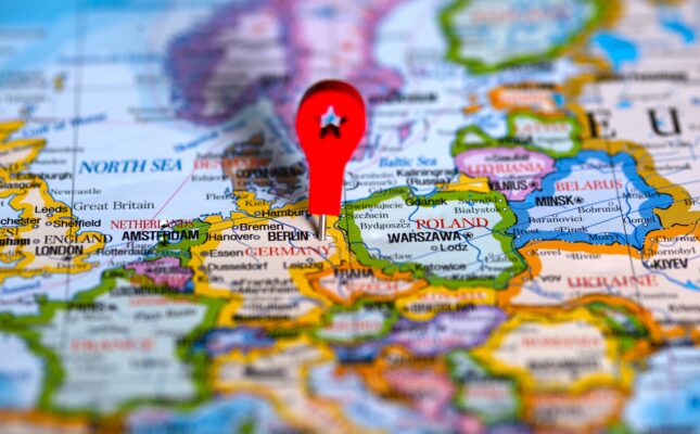 Niemcy, Wielka Brytania i Bułgaria to najbardziej atrakcyjne rynki dla projektów hybrydowych (co-location) w Europie. Sprawdź, dlaczego łączenie OZE z magazynami chroni zyski inwestorów.