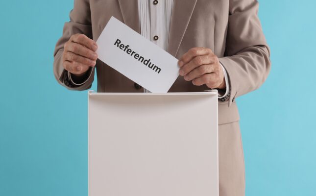 Dlaczego pytanie referendalne nie spełniło standardów konstytucyjnych? Przeczytaj o szczegółach decyzji Senatu i kosztach niedoszłego głosowania szacowanych na 374 mln zł.