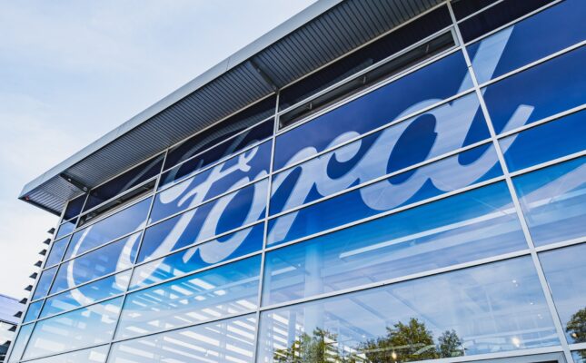 Nowa spółka Ford Energy podpisała 5-letnią umowę z EDF Power Solutions na dostawę magazynów energii o pojemności do 20 GWh. Sprawdź szczegóły nowej strategii motoryzacyjnego giganta.
