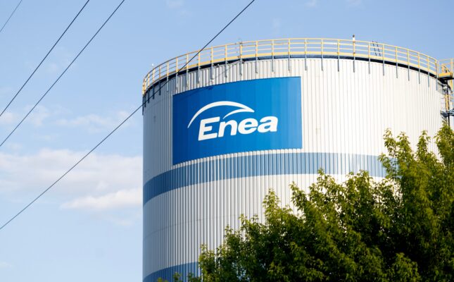 Enea Nowa Energia pozyskała z BGK 417,5 mln zł pożyczki z funduszy KPO. Środki zostaną przeznaczone na budowę 11 farm fotowoltaicznych. Sprawdź, gdzie powstaną nowe instalacje.