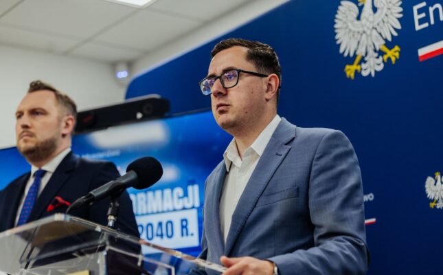 Minister Energii Miłosz Motyka i Wiceminister Energii Konrad Wojnarowski