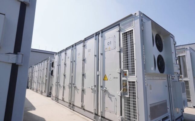 Bułgarska firma Sunterra RE uruchomiła magazyny energii o łącznej pojemności 1,3 GWh przy trzech elektrowniach słonecznych. Sprawdź parametry technologii litowo-żelazowo-fosforanowej.