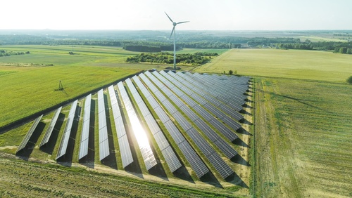 Atom i OZE mają zdominować polską energetykę. Kluczowe 11 GW magazynów