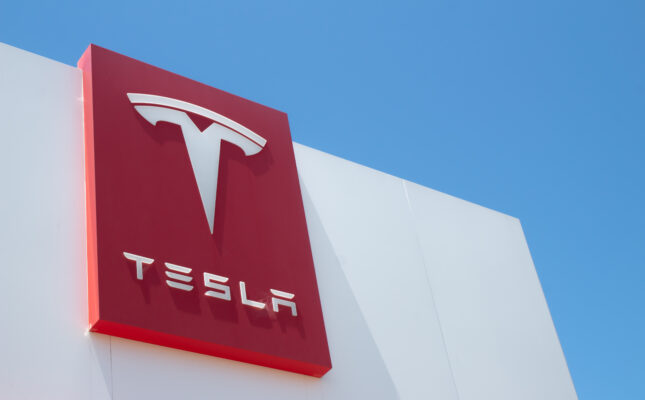 Tesla dostarczyła 13,5 GWh magazynów energii w Q2 2026 roku, notując 53-procentowy wzrost kwartał do kwartału. Zobacz, jak Elon Musk buduje potęgę w energetyce przed raportem 22 lipca.