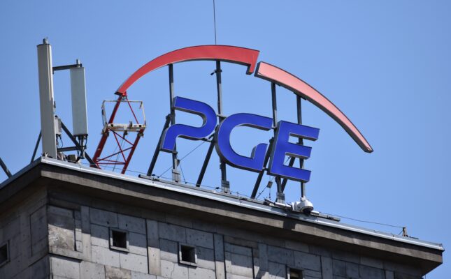 PGE dostarczyło 260-tonowy transformator na budowę magazynu energii w Żarnowcu (262 MW / 981 MWh). Inwestycja realizowana przez LG Energy Solution wkrótce przejdzie rozruch.