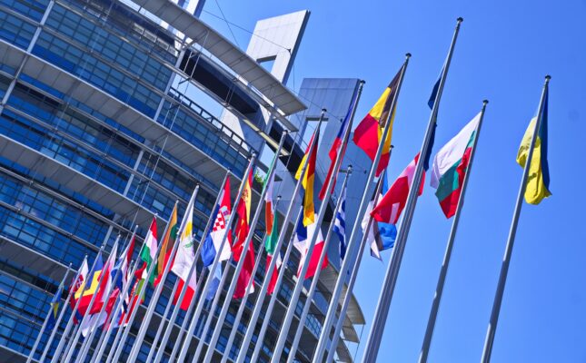 W czerwcu 2026 r. fotowoltaika dostarczyła rekordowe 25% energii w UE. Polska z udziałem 24% i bazą 23 GW mocy w PV znalazła się w gronie europejskich liderów.