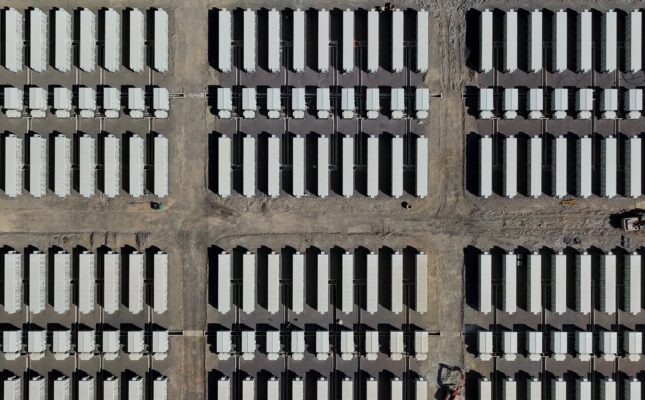 Giga Storage zamknęło finansowanie projektu Green Turtle w Belgii o pojemności 2,8 GWh. Konsorcjum banków wyłoży 450 mln euro, a budowa ruszy we wrześniu 2026 r.