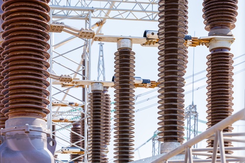 Cena energii w grupach spadła o 4,4 proc. URE podaje 449,33 zł/MWh