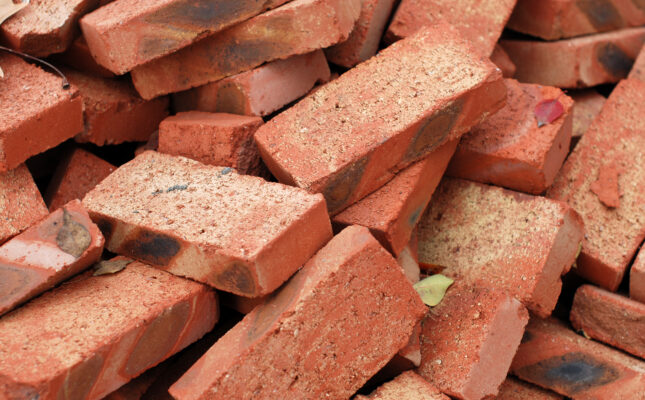 Cegła termiczna E-brick firmy Electrified Thermal Solutions do magazynowania energii w postaci ciepła