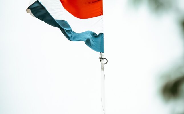 Wielkoskalowy kontenerowy magazyn energii BESS RWE w elektrowni Moerdijk