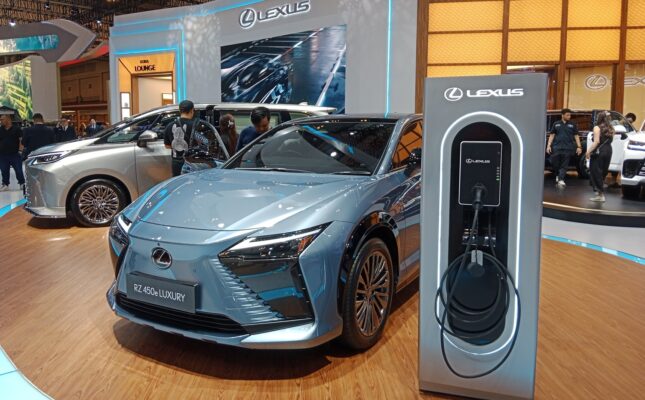 Lexus RZ 450e