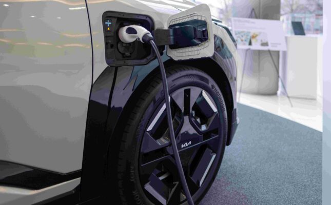 Ile kosztuje naładowanie samochodu elektrycznego w domu? Sprawdzamy trzy marki
