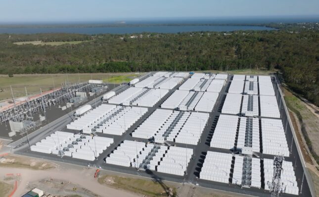 Wielkoskalowe kontenere bateryjne BESS instalowane w ramach projektów Return Energy w Hiszpanii